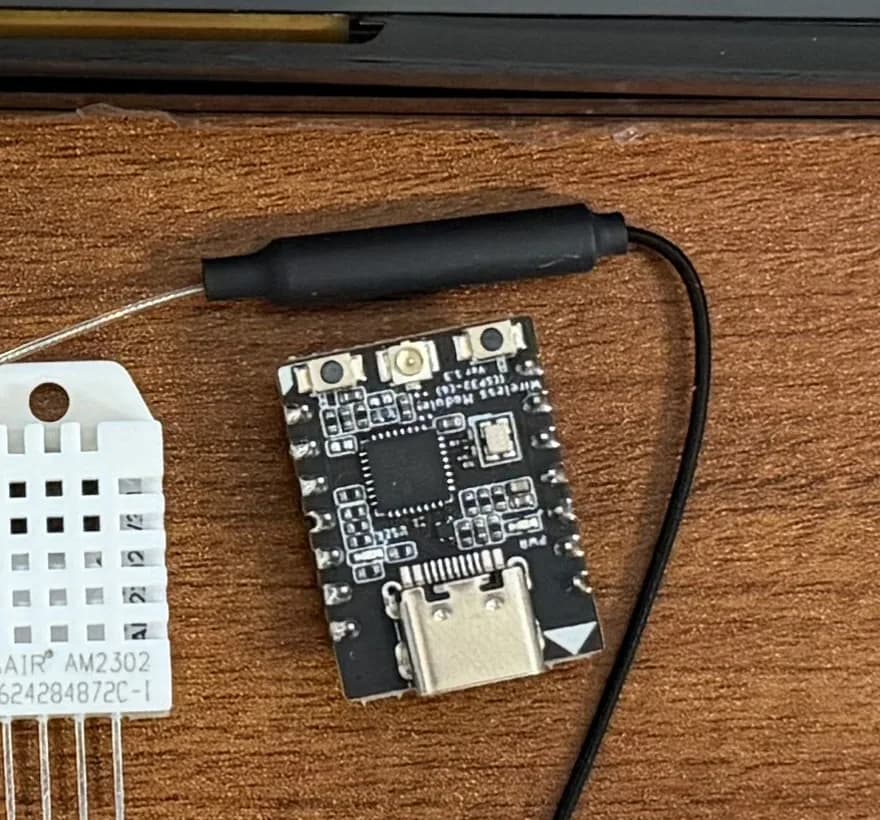 Il modulo wireless ESP32-C6 Ver 1.3 del CrowPanel, con connettore USB-C e antenna esterna