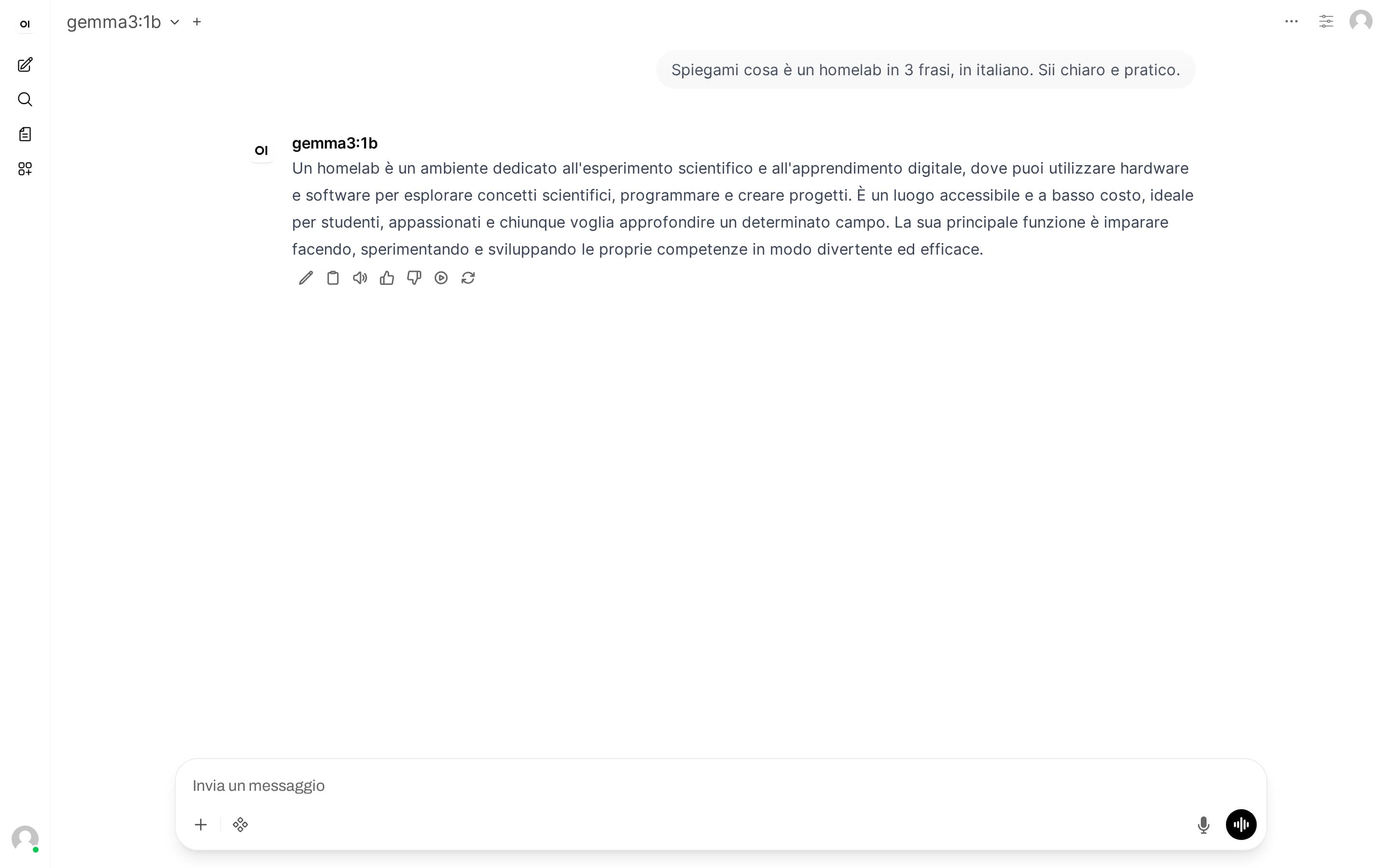 Chat in italiano con il modello gemma3:1b aperta in Open WebUI sulla LattePanda Alpha, risposta completa visibile