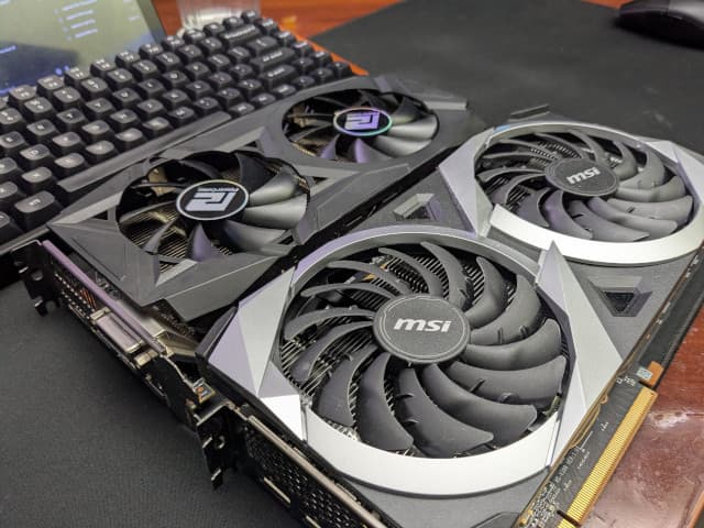 GPU RX 580 e RX 6700 XT a confronto, schede usate per inference locale LLM nel homelab