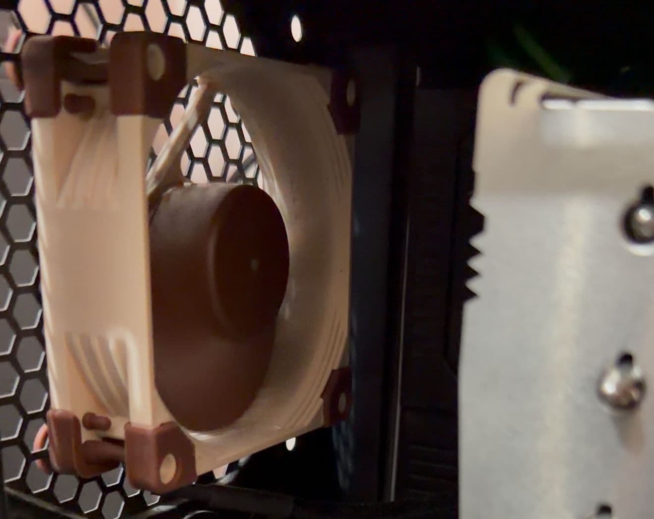 Noctua + Thermal Grizzly Duronaut: stress test CPU sul nodo failover — 61°C con 39°C di margine