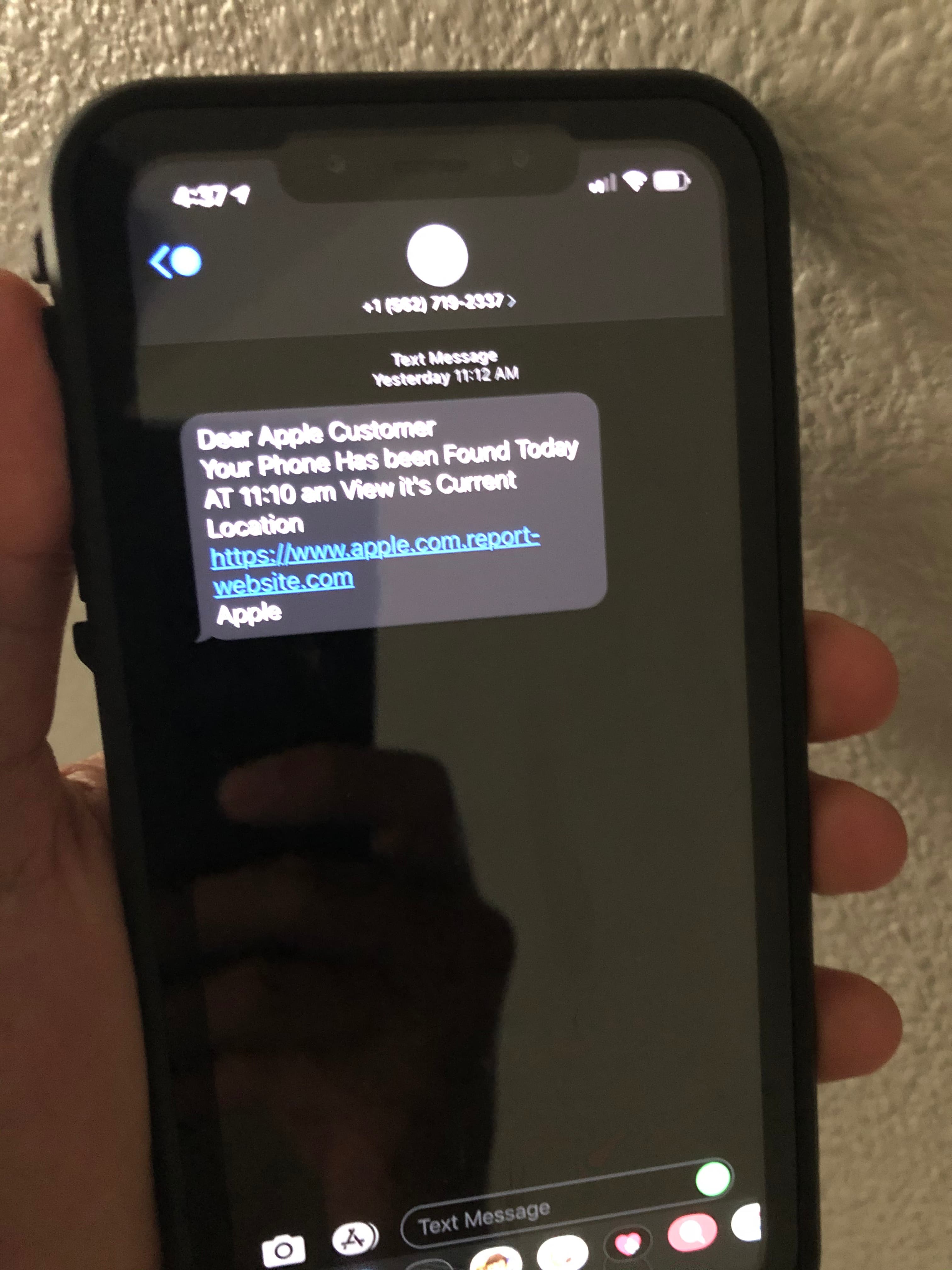 Esempio di SMS phishing ricevuto su smartphone: messaggio truffa che simula una comunicazione ufficiale