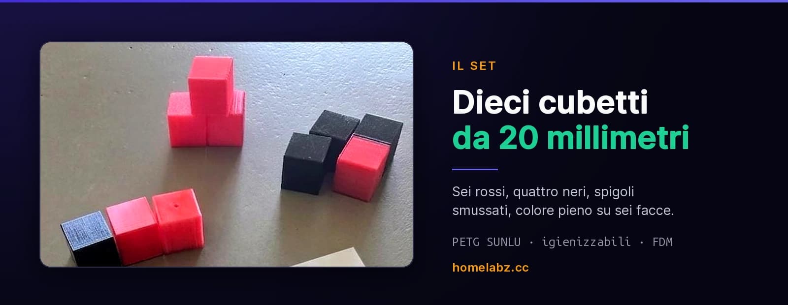 Il set di dieci cubetti stampati in 3D in PETG SUNLU rosso e nero, da venti millimetri per lato, disposti in tre configurazioni accanto alla scheda degli esercizi