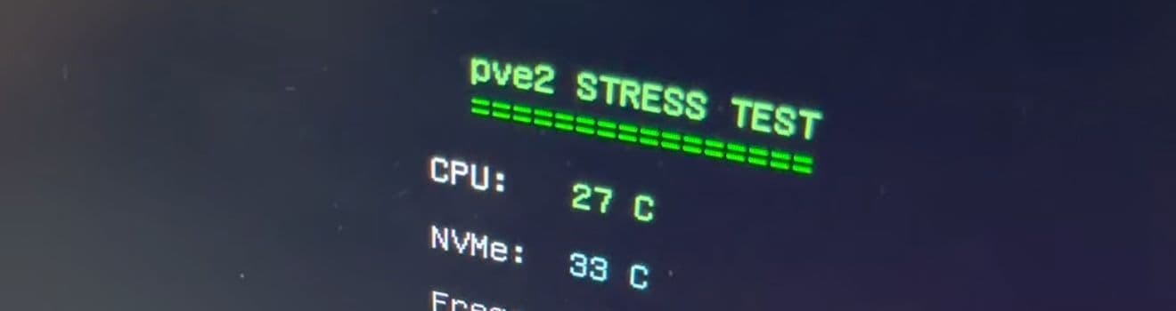 Screenshot stress test NVMe con thermal grizzly m2 ssd cooler 33 gradi