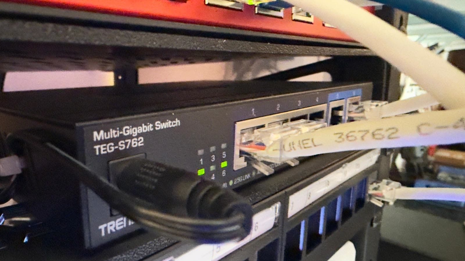 TRENDnet TEG-S762: 4× 2.5G e 2× 10G RJ45 sul nodo failover — hands-on