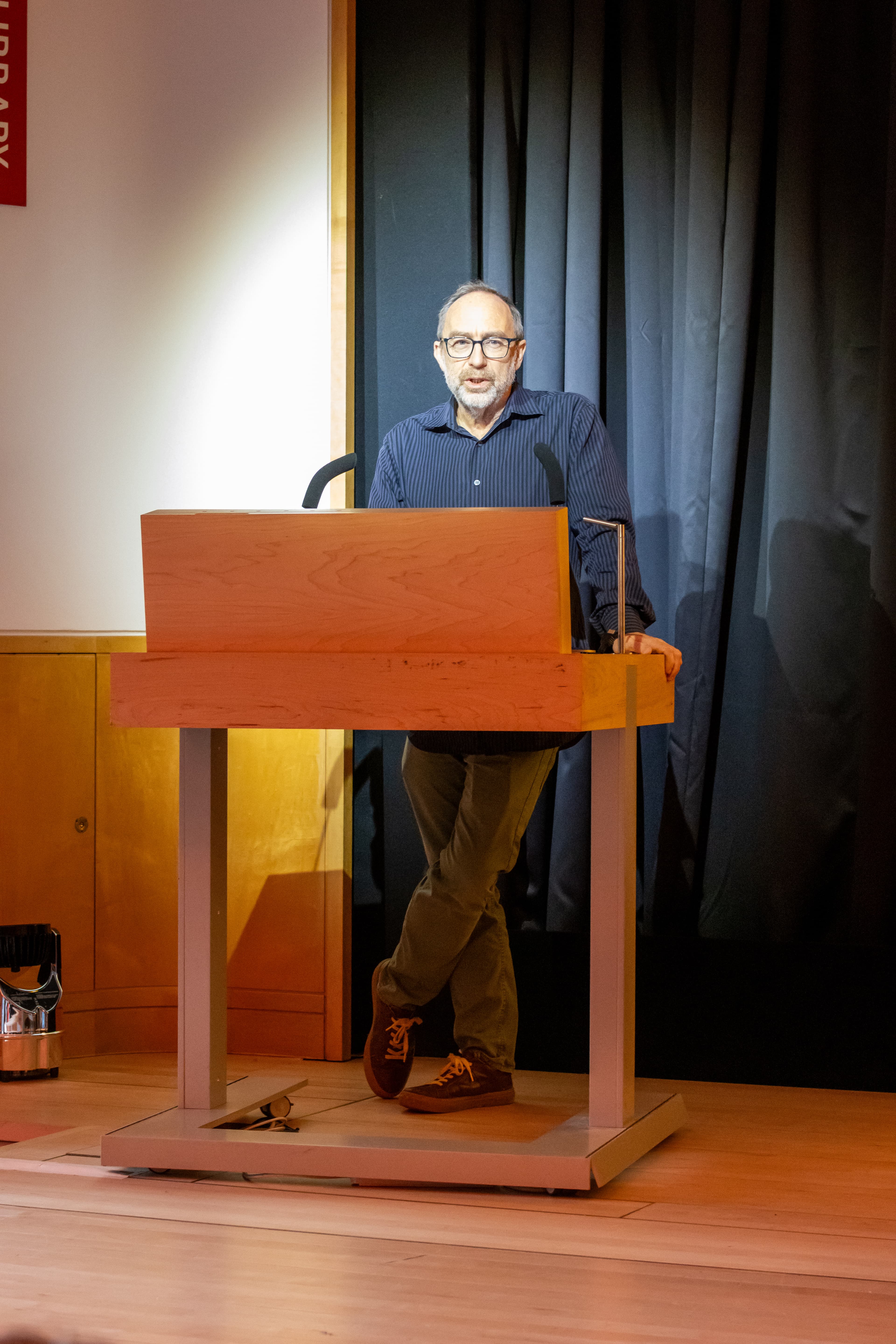 Wikipedia vieta AI, 44 editor contro tutti: l'ultima trincea umana