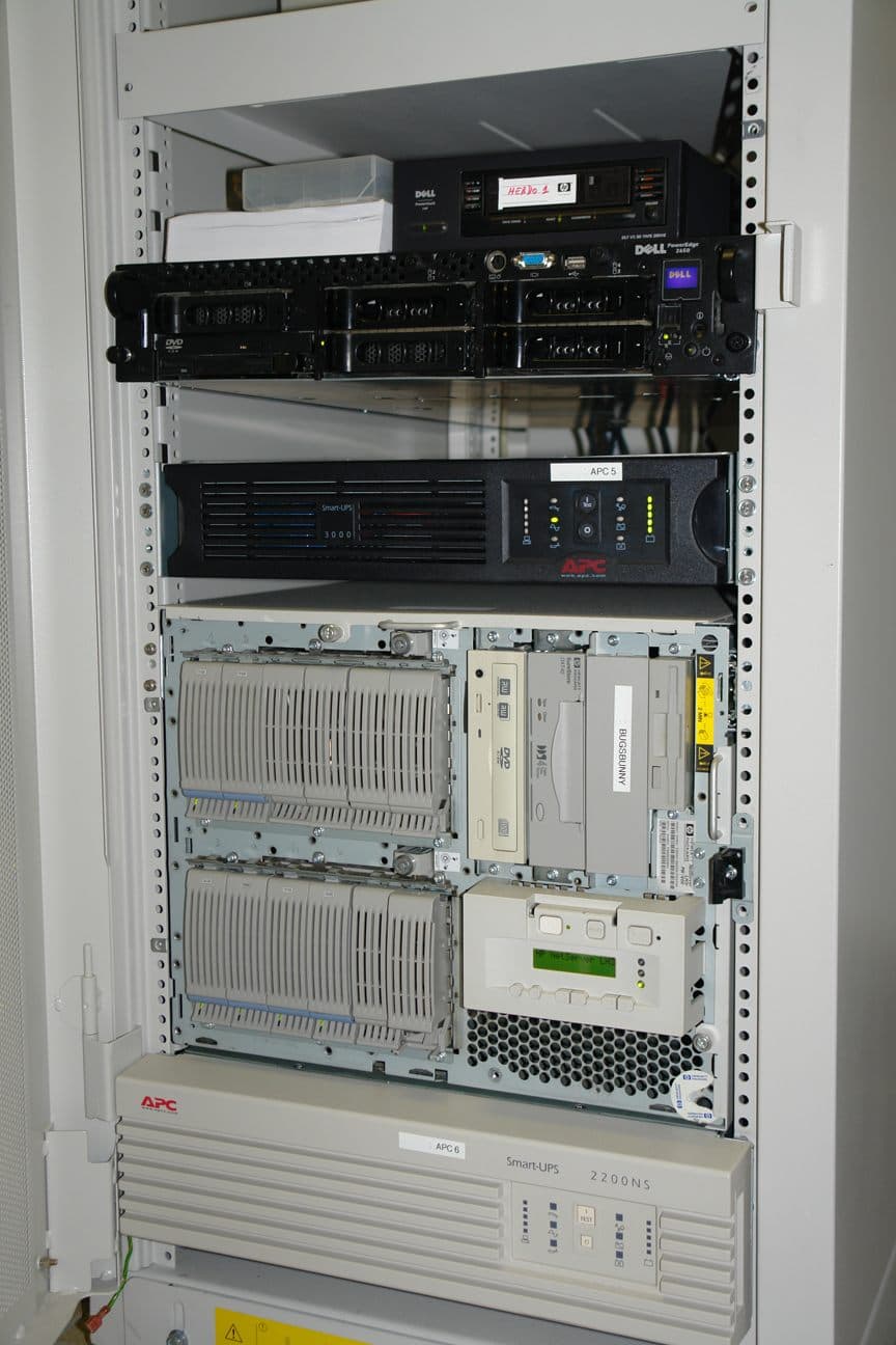 Server rack homelab sovranità digitale — alternativa cloud europeo self-hosted con Proxmox