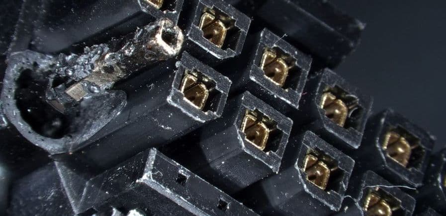 Connettore 12VHPWR fuso su RTX 5090 dopo driver update Nvidia