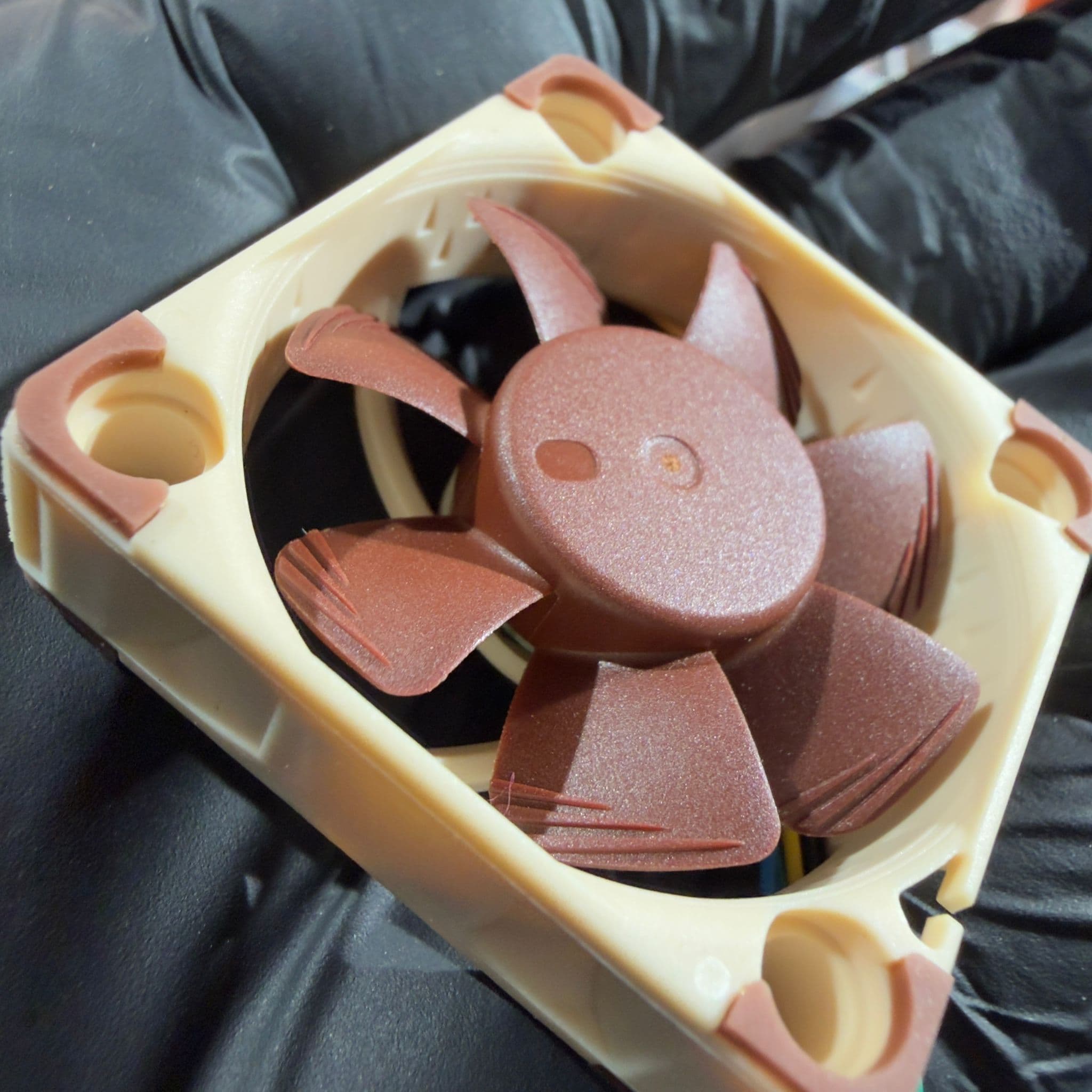 Noctua NF-A4x10 PWM 40mm close-up — ventola compatta per homelab e SBC